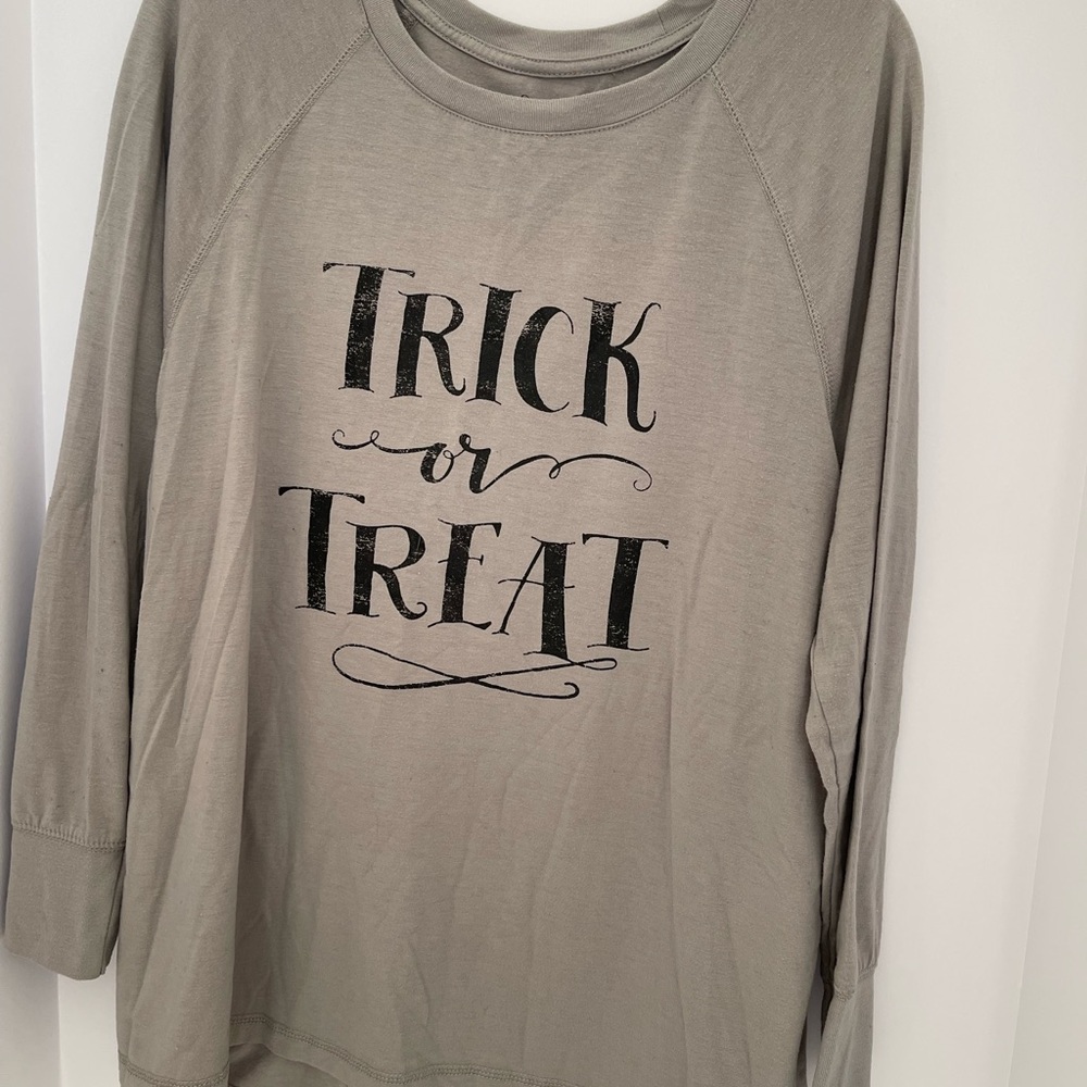 State of Mine Women's Long-Sleeved Top Size M Distressed Trick or Treat Graphic